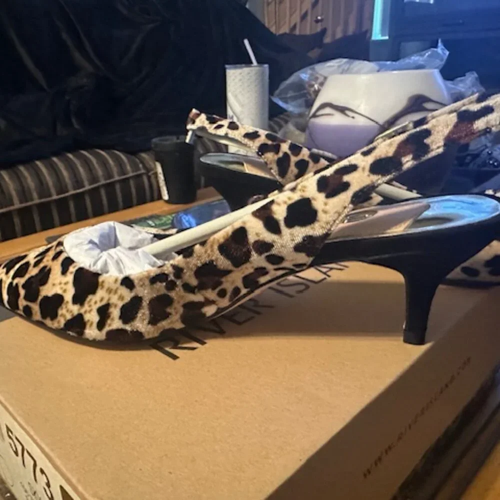 SHOES - Picture 4 of 4